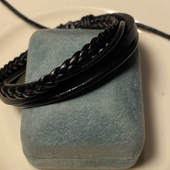 ๐ Beautiful unisex genuine Italian leather bracelet. - Picture 2 of 4